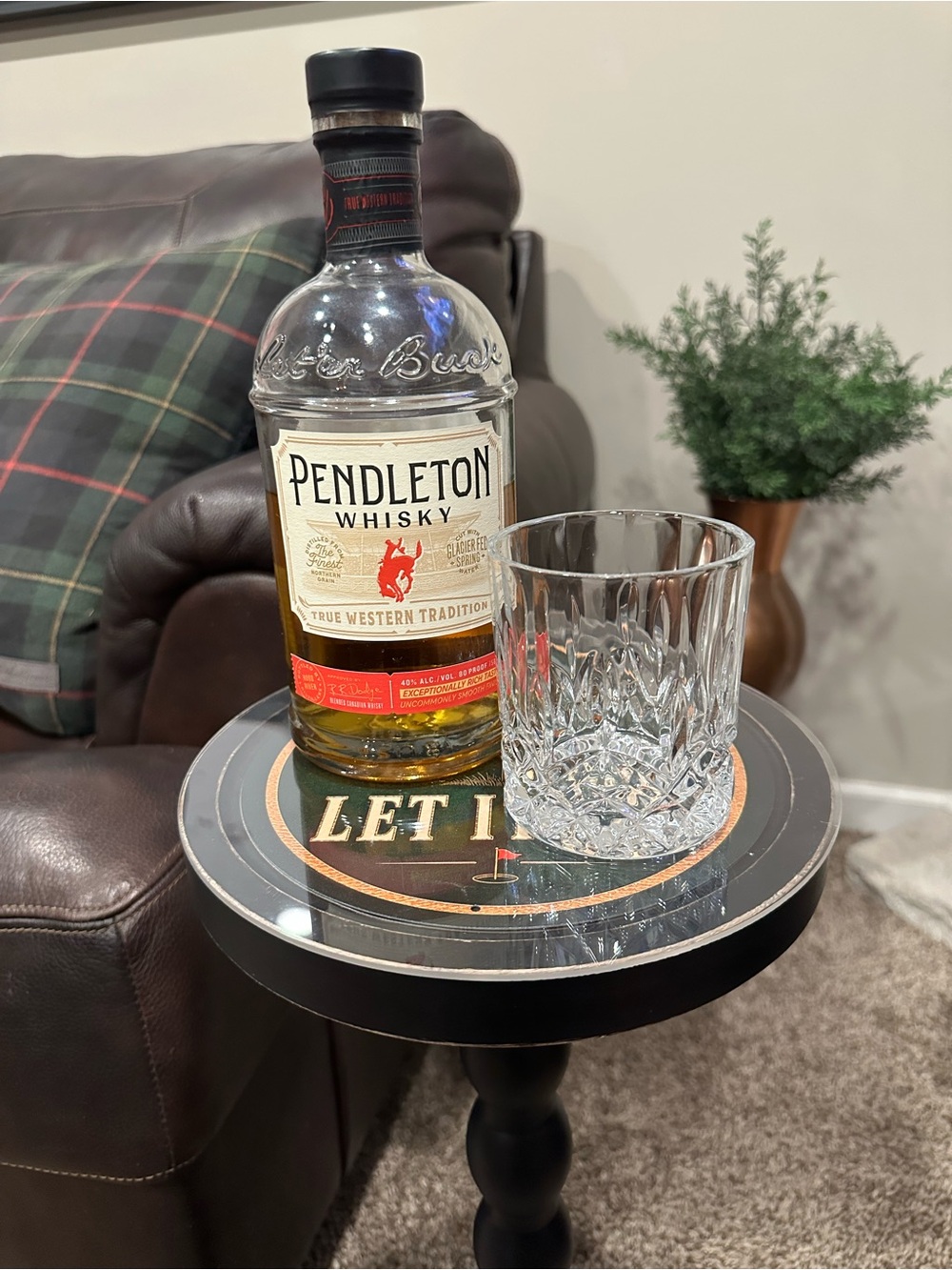 Tee It High Let It Fly Golf Drink Table - Modern Whiskey Martini Stand - Picture 4 of 8